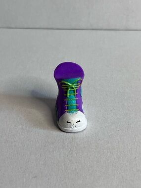 Shopkins Season 3 Sneaky Sally - Rare Shoes Team - Purple Variant